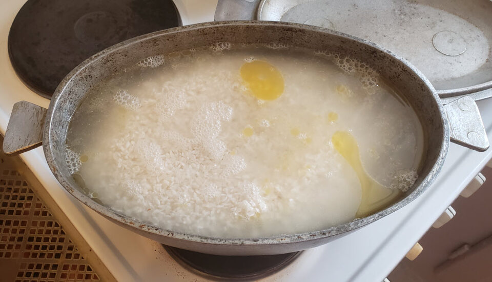 Рисовая каша с мясом - заливаем водой